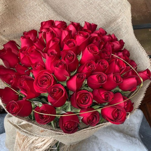 Buquê Luxo com 100 Rosas